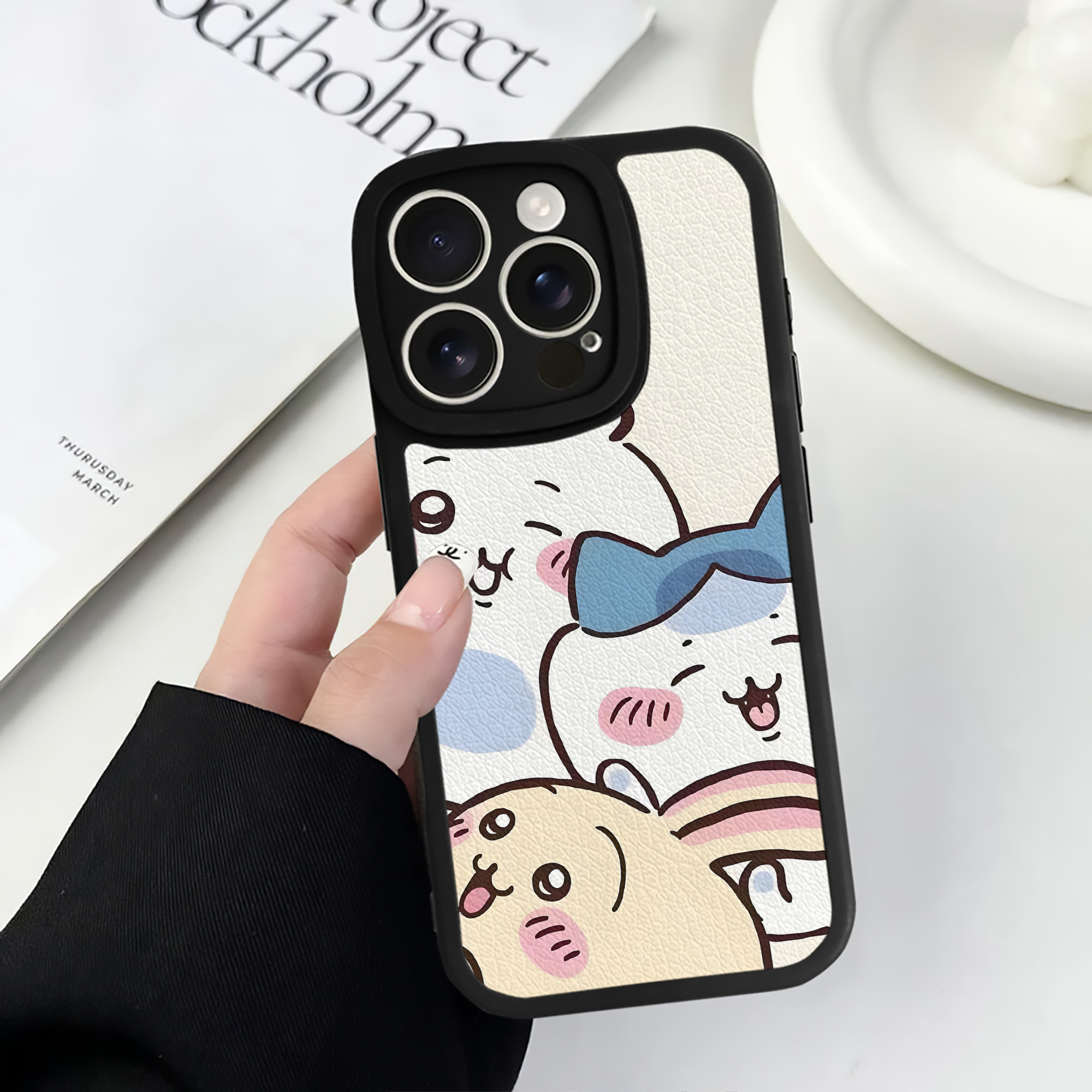 （画像用） ちいかわ Chii-kawa 【iPhone 16シリーズ対応】シリコンスマホケース（レザー調） 材質：シリコン